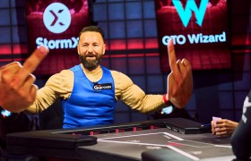 巨搞笑！丹牛百倍奉还「中指哥」大胜单挑赛Daniel Negreanu